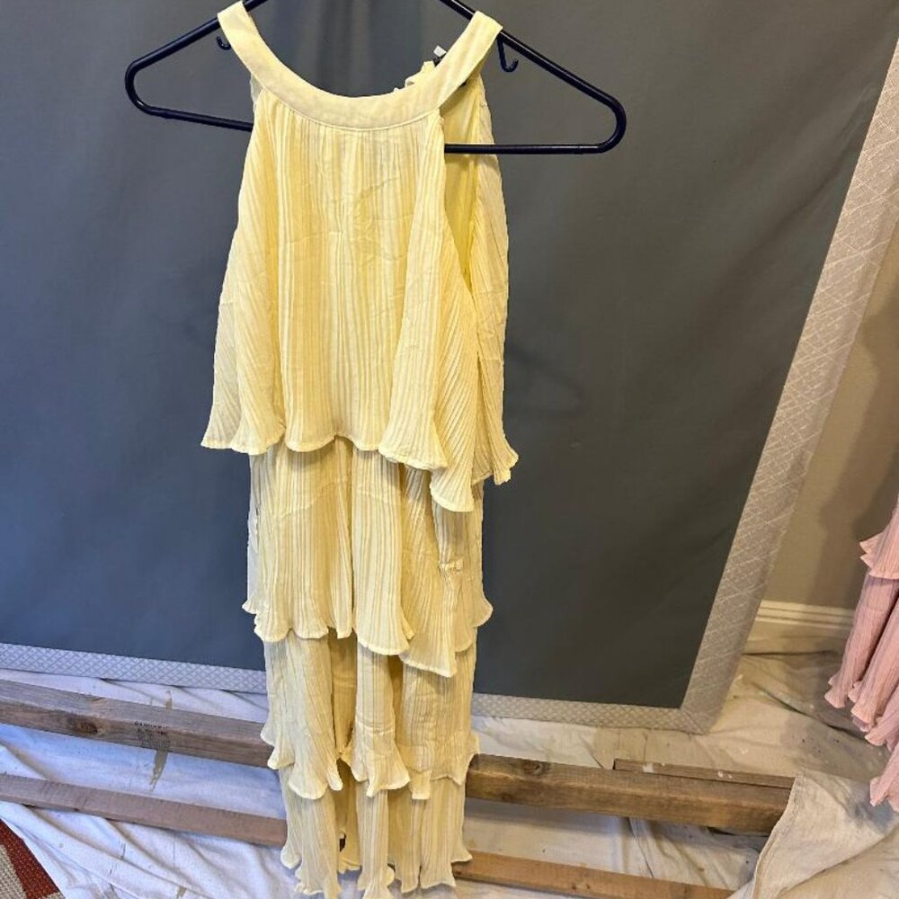 DRESSES - Picture 8 of 8